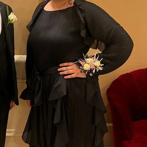 🖤One Size fits Most! Black Elegant Dress🖤 - Picture 6 of 6